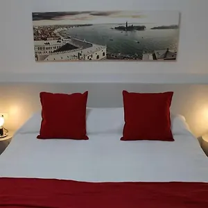https://casanova-venice-30121.hotelinveneto.com